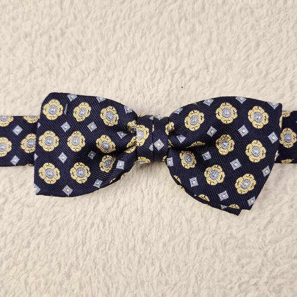 Brooks Brothers Makers Mens Silk Bow Tie Navy Blue Yellow Geometric Pattern - Picture 1 of 7